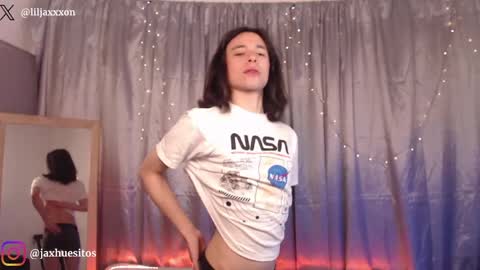 Snapshot of j_a_x_x_x_o_n chatting on 05-09-26, 11:48 Hey im Jaxxxon check my info online show from 05-09-26, 11:48