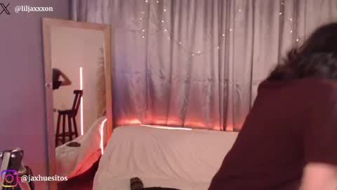 Snapshot of j_a_x_x_x_o_n chatting on 05-11-26, 12:22 Hey im Jaxxxon check my info online show from 05-11-26, 12:22