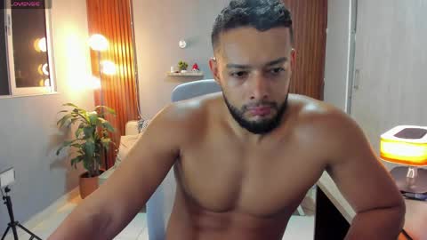 Calix  Independient model Insta and twt Calixsnake online show from 05-12-26, 12:30