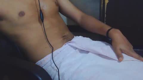 Snapshot of j_castello chatting on 01-19-25, 09:23 J online show from 01-19-25, 09:23