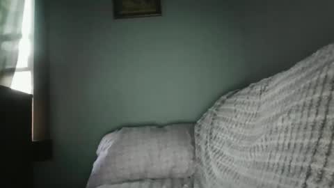 Snapshot of j_lion85 chatting on 06-11-26, 10:24 j_lion85 online show from 06-11-26, 10:24