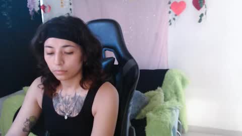 jade 18  online show from 03-16-26, 07:40