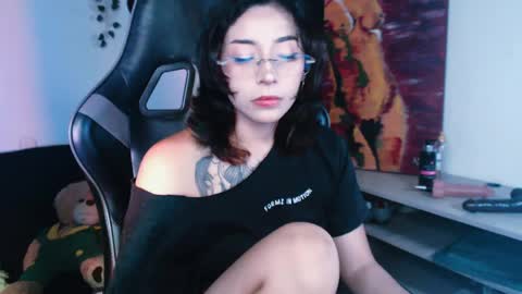 jade 18  online show from 05-12-26, 06:10