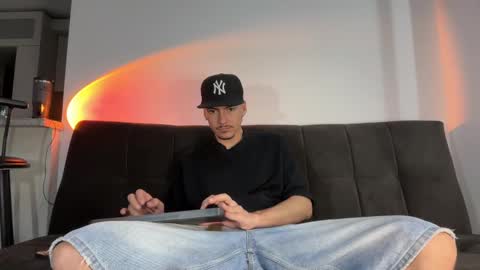 INDEPENDENT MODEL online show from 09-10-25, 03:06