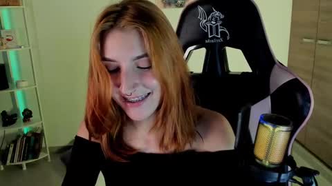 Snapshot of jacky_croft chatting on 12-17-24, 05:18 Linda Sofia help me get to 100 thumbs up online show from 12-17-24, 05:18