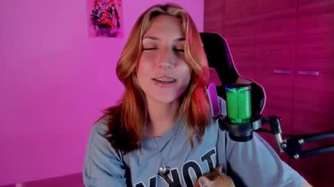 Snapshot of jacky_croft chatting on 01-07-25, 04:18 Linda Sofia help me get to 100 thumbs up online show from 01-07-25, 04:18