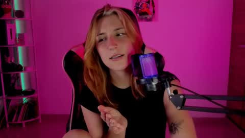 Snapshot of jacky_croft chatting on 01-09-25, 05:34 Linda Sofia help me get to 100 thumbs up online show from 01-09-25, 05:34