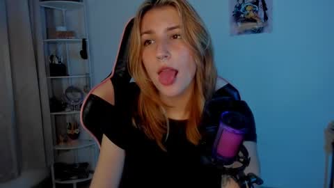 Snapshot of jacky_croft chatting on 02-10-25, 06:20 Linda Sofia help me get to 100 thumbs up online show from 02-10-25, 06:20