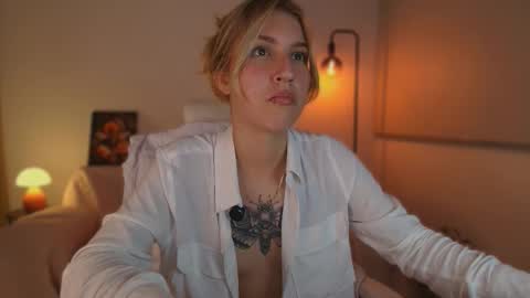 Snapshot of jacky_croft chatting on 10-11-25, 05:28 Linda Sofia help me get to 100 thumbs up online show from 10-11-25, 05:28