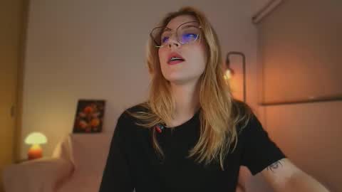 Snapshot of jacky_croft chatting on 10-14-25, 04:46 Linda Sofia help me get to 100 thumbs up online show from 10-14-25, 04:46