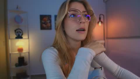 Snapshot of jacky_croft chatting on 10-26-25, 04:51 Linda Sofia help me get to 100 thumbs up online show from 10-26-25, 04:51