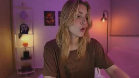 Snapshot of jacky_croft chatting on 10-31-25, 05:08 Linda Sofia help me get to 100 thumbs up online show from 10-31-25, 05:08