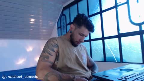 Michael Caicedo online show from 08-03-26, 09:07