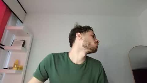 Snapshot of jacobmurphy2103 chatting on 09-25-25, 06:00 JACOB ROBIN online show from 09-25-25, 06:00