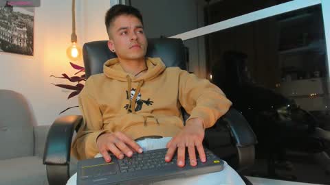 Snapshot of jacobstones_ chatting on 02-11-25, 04:55 JACOB STONES online show from 02-11-25, 04:55