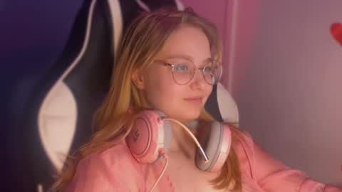 Snapshot of jacywinslat chatting on 02-15-25, 11:47 jacywinslat online show from 02-15-25, 11:47