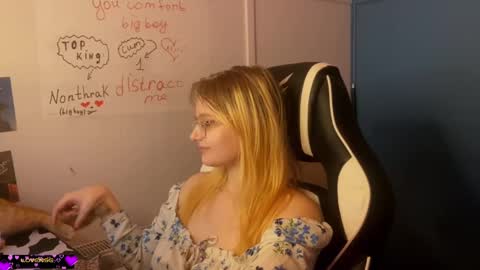 Snapshot of jacywinslat chatting on 02-23-25, 10:31 jacywinslat online show from 02-23-25, 10:31