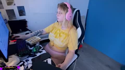 Snapshot of jacywinslat chatting on 02-24-25, 12:05 jacywinslat online show from 02-24-25, 12:05