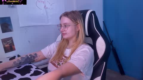 Snapshot of jacywinslat chatting on 03-10-25, 10:48 jacywinslat online show from 03-10-25, 10:48