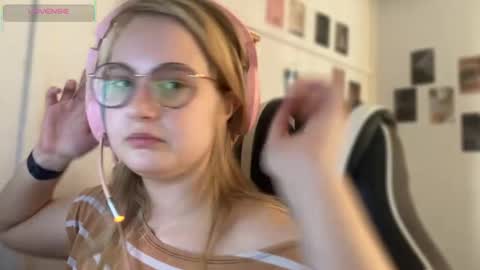 Snapshot of jacywinslat chatting on 09-12-25, 11:10 jacywinslat online show from 09-12-25, 11:10