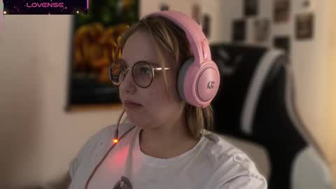 Snapshot of jacywinslat chatting on 10-19-25, 01:01 jacywinslat online show from 10-19-25, 01:01