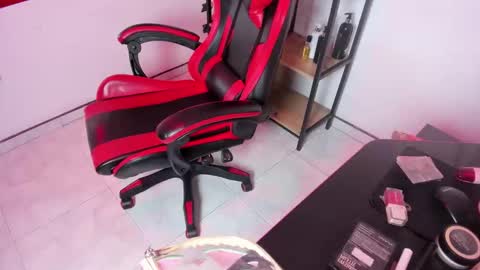 Jade online show from 10-31-25, 02:56