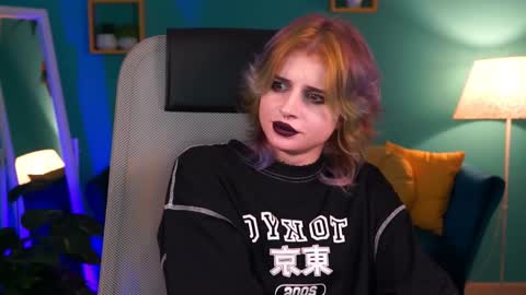 Snapshot of jade_castle chatting on 02-04-25, 08:02 jade_castle online show from 02-04-25, 08:02