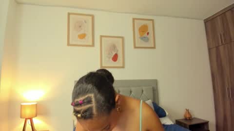 Jade smile online show from 10-20-25, 03:34