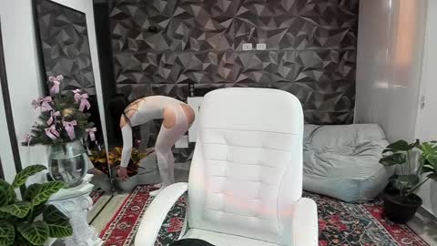 Snapshot of jade_porn chatting on 12-03-24, 11:33 Jade independent model online show from 12-03-24, 11:33
