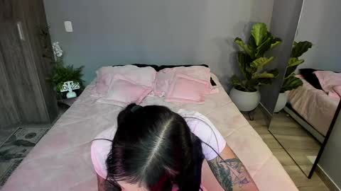 Snapshot of jade_porn chatting on 01-09-25, 03:23 Jade independent model online show from 01-09-25, 03:23
