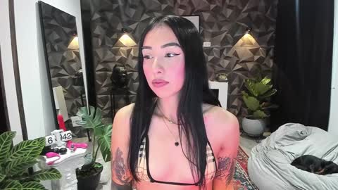 Snapshot of jade_porn chatting on 01-27-25, 11:43 Jade independent model online show from 01-27-25, 11:43