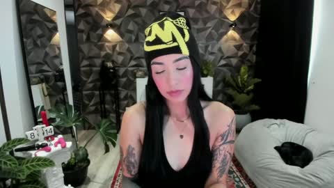 Snapshot of jade_porn chatting on 02-06-25, 01:10 Jade independent model online show from 02-06-25, 01:10