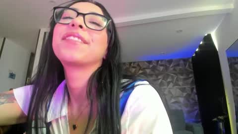 Snapshot of jade_porn chatting on 03-04-25, 02:42 Jade independent model online show from 03-04-25, 02:42