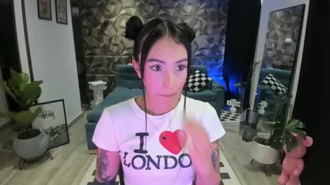 Snapshot of jade_porn chatting on 03-11-25, 12:06 Jade independent model online show from 03-11-25, 12:06