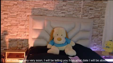 jade white  online show from 04-30-26, 12:33