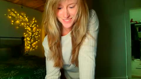 Snapshot of jadeamaryllis_ chatting on 04-04-26, 02:14 jadeamaryllis_ online show from 04-04-26, 02:14