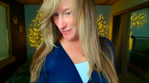 Snapshot of jadeamaryllis_ chatting on 04-09-26, 03:28 jadeamaryllis_ online show from 04-09-26, 03:28