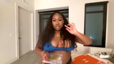 Jade Love online show from 12-17-24, 07:40