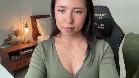 Jade Love online show from 10-21-25, 06:30