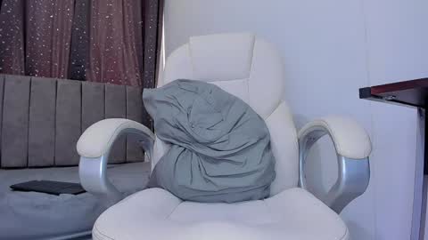 Snapshot of jake_evanss_ chatting on 01-21-25, 04:48 JAKE online show from 01-21-25, 04:48