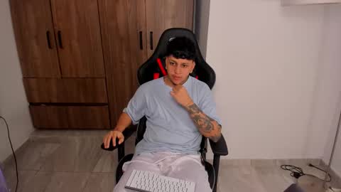 Snapshot of jake_pons chatting on 10-10-25, 02:16 Jake Pons online show from 10-10-25, 02:16