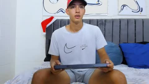 Hi guys im new 3 online show from 01-13-25, 11:49