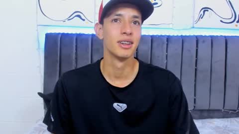 Hi guys im new 3 online show from 02-12-25, 05:37