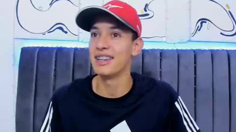 Hi guys im new 3 online show from 02-14-25, 05:14