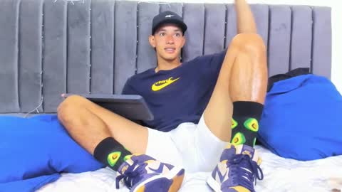 Hi guys im new 3 online show from 02-25-25, 05:15