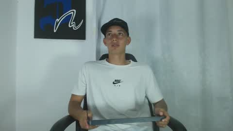 Hi guys im new 3 online show from 02-28-25, 06:41