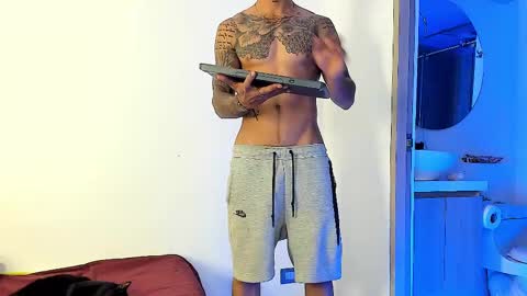 Snapshot of jakee_brown chatting on 02-11-25, 06:19 Santiago online show from 02-11-25, 06:19