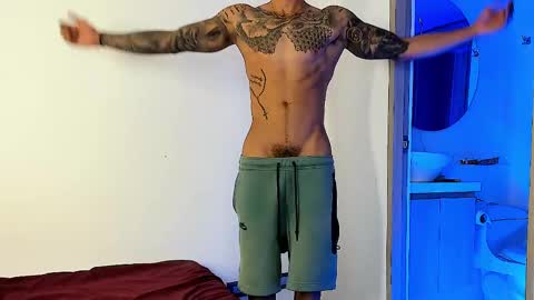 Snapshot of jakee_brown chatting on 02-16-25, 08:32 Santiago online show from 02-16-25, 08:32