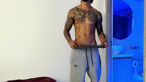 Snapshot of jakee_brown chatting on 02-17-25, 06:53 Santiago online show from 02-17-25, 06:53