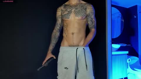 Snapshot of jakee_brown chatting on 03-05-25, 06:54 Santiago online show from 03-05-25, 06:54